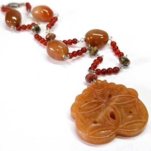 VINTAGE Carved Carnelian Pendant Beaded Silver-Tone Necklace - Picture 4 of 8